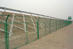 小区护栏网，公路护栏网,铁路护栏网，苗床网，体育场围网