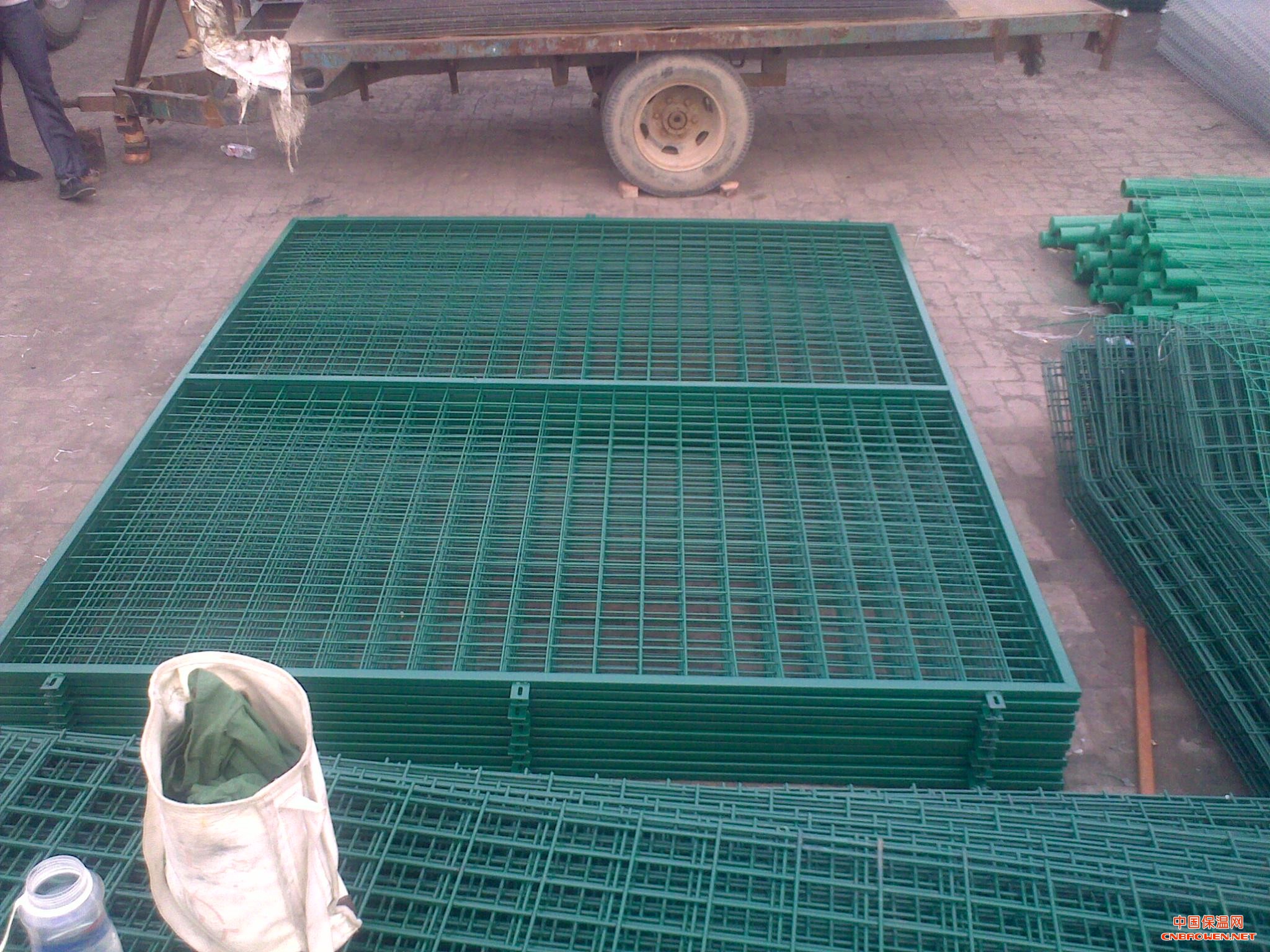 公路护栏网,铁路护栏网，苗床网，体育围网,勾花网，刀片刺绳