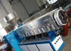 驻马店挤出机 驻马店塑料挤出机 驻马店黑黄夹克管挤出机组