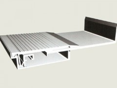F-WL型  带防滑的中心板自由移动实现伸缩变位。外观整洁、安装维修方便。较适用于办公楼等场所。
