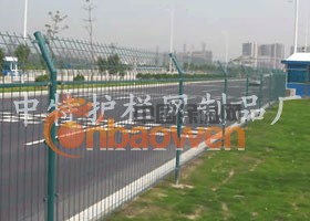 供应公路护栏网批发，公路护栏网现货，公路护栏网厂