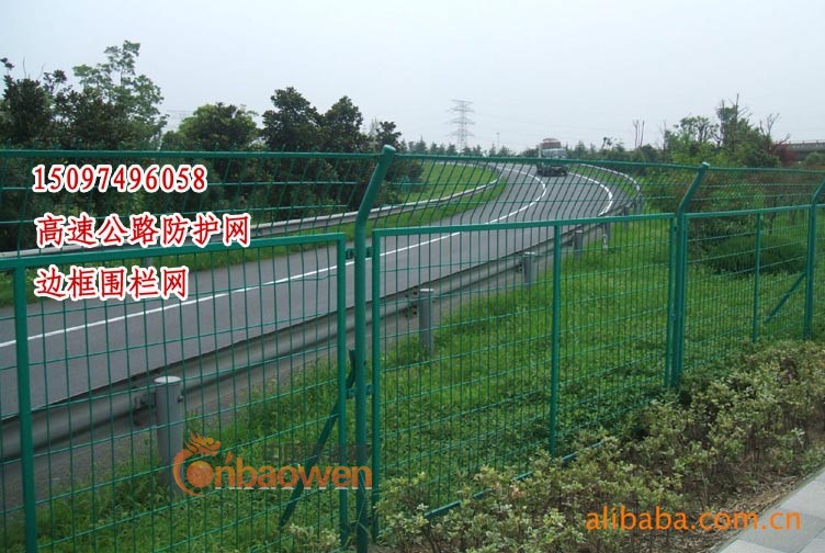 耐晒厂区围栏网 美观小区园林护栏网 三角折弯围栏网