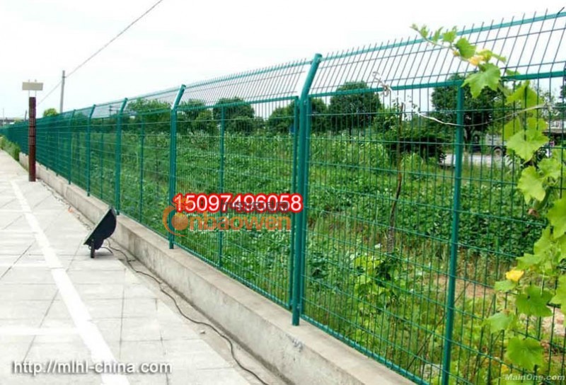 2000米双边丝护栏网低价销售 1.8高PVc围栏网包安装