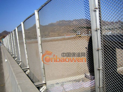 桥梁防抛网 桥梁防眩网 桥梁钢板焊接网 星宇钢板栅栏