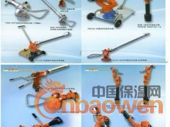 移动式泡沫-水两用炮
PLY系列移动式泡沫-水两用炮适用于火场离水源较远，消防车不能进入的空间； 用于扑灭一般固体物质火灾和油类火灾，该炮具有功能多、体积小、性能好、操作简单、携带方便等特点，是常规消防车、油轮、码头等场所理想的消防配套产品；该产品配有两个KY65消防接口,可配两条65消防水带与消防车或泡沫栓连接使用，两个支架腿可实现任意角度的定位。
