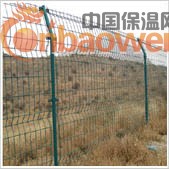 专业厂家降价销售安装双边丝果园圈地护栏网