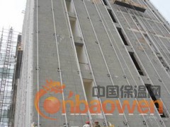 HY泡沫混凝土保温板产品使用说明 
     一、产品说明：
    HY泡沫混凝土保温板（又称HY防火隔音泡沫保温板、硅酸盐泡沫保温板或水泥发泡保温板等）由普通硅酸盐水泥、粉煤灰等无机材料复合而成。为不燃A1级防火材料。该产品具有导热系数低，强度高，容重低，吸水率低，不燃，无毒，节能，环保等诸多优点，是国家大力推广的新型防火节能保温材料。 
                HY泡沫混凝土保温板主要物理指标如下：
燃烧等级
  导热系数W/(m.k)
 干密度(kg/m3)
  抗压强度(Mp)
 
A1
 0.040-0.055 
 160-200
 0.3-0.6
 

HY泡沫混凝土保温板规格：300×450×厚度mm(或按需求)
二、适用范围：
适用于外墙外保温、外墙内保温、内墙保温、防火隔离带等；饰面层可设计为涂料饰面、面砖饰面、真石漆饰面、挂贴瓷板饰面、干挂石材饰面、幕墙饰面。
三、施工方法：
    1、施工准备：HY泡沫混凝土保温板铺贴前应清理表面浮灰。
    2、系统粘结层：采用满贴法将HY泡沫混凝土保温板专用粘贴砂浆均匀涂抹在HY泡沫混凝土保温板上，用手将板材与基面压实，HY泡沫混凝土保温板贴面平整、牢固、无空鼓，粘结层厚度不应小于3mm。由下而上，以第一行为基准行，往上铺砌，自然拼接且错缝排列。
 3、系统保温层：采用HY泡沫混凝土保温板。HY泡沫混凝土保温板可切割、打孔，HY泡沫混凝土保温板应错缝粘结，错缝应大于100mm。粘接后要等待12小时后再进行保护层施工。
     4、系统保护层：采用HY泡沫混凝土保温板专用防水抗裂抹面砂浆抹灰，厚度为4~6mm，抹灰分为底层和面层两次，抹底层抹面胶浆，同时将网格布压入抹面胶浆中。再隔24小时以上即可进行外饰面的施工。
四、施工要点：
1、保温施工基面应达到设计要求的水平、垂直度。基底要求牢固、干燥、清洁、平整，表面不应有污迹、灰尘、油污、挂浆等疏松物。
2、基层应坚实平整，表面平整不大于4mm。凸起、空鼓和疏松部位应剔除，用3：1水泥砂浆找平；平整度应在±4mm。对于表面过干或吸水性过高的基层，应先做好粘贴试验。
3、基层表面应无油污、脱模剂、风化物、污垢、霜、泥土等其他妨碍粘结的附着物；必要时用高压水冲洗，化学清洗、打磨、喷砂等方法清除污物。凸起、空鼓和疏松部位应剔除并找平。
4、施工温度冬季不应低于5℃，夏季不应高于35℃；严禁在大风天（五级以上）施工；雨天禁止施工（HY防火泡沫混凝土保温板较轻，并具有较大浮力；胶粘初凝时间不到时易漂浮脱落）。
五、注意事项：
 HY泡沫混凝土保温板可用于涂料饰面、面砖饰面、吊挂瓷板和干挂石材饰面保温系统。当建筑高度小于24m时涂料饰面和干挂石材饰面可以不用锚栓固定；面砖饰面和吊挂瓷板宜做锚栓固定，当建筑高度大于24m是涂料饰面和干挂石材饰面须做锚栓固定；外墙保温系统涂料饰面适用高度不应大于60m，建筑高度超过60m应专项设计、论证。
六、运输及储存：
1、HY泡沫混凝土保温板预制成型后，应养护28天后方可出厂。
2、HY泡沫混凝土保温板产品在运输储存过程中应防潮、防雨雪，包装袋不得破损，应放在干燥通风处，堆放高度不超过2.5m。
3、HY泡沫混凝土保温板专用粘贴砂浆、HY泡沫混凝土保温板专用防水抗裂抹面砂浆的保质期为6个月。
