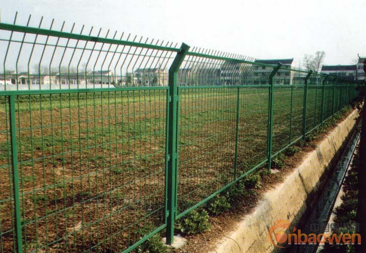 贵阳工厂防护栏 车间隔离栅 围墙网 小区围网球场围栏 护栏网