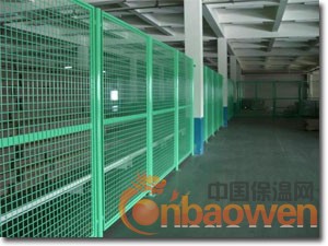 华耐金属网栏厂专业生产护栏网，公路护栏网