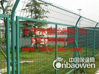 三角折弯护栏网选安平泽烨丝网公司   13833806619