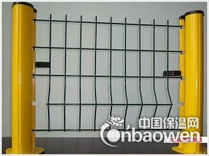 三角折弯护栏网 、护栏网经销、护栏网使用