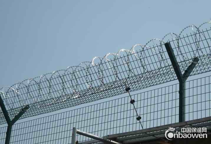 监狱隔离网  监狱刀刺隔离网  监狱蛇腹形刀刺隔离网