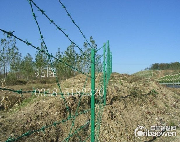 铁丝护网www.zhaolongsiwang.com