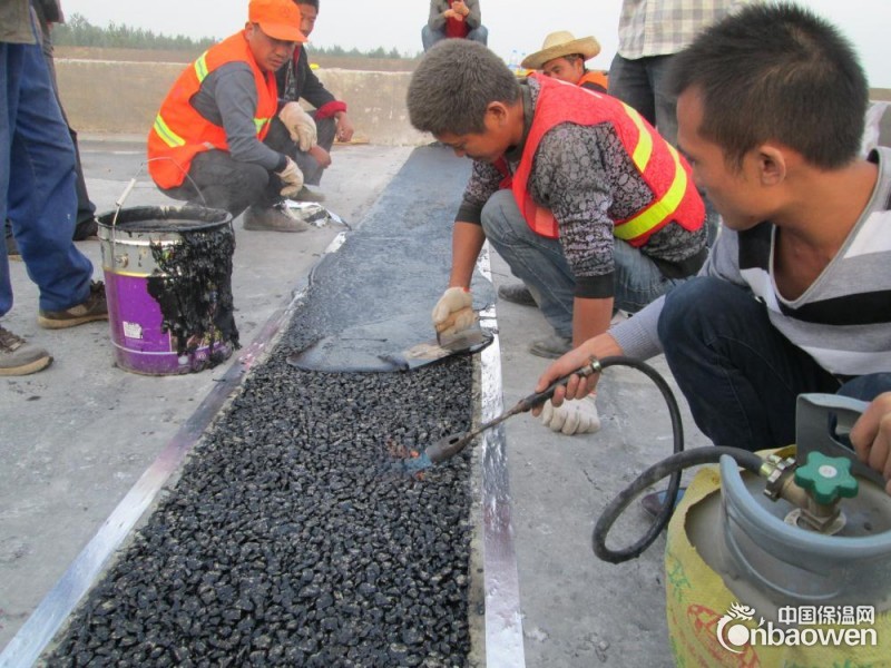 湖南长沙公路桥梁伸缩缝现货供应|tst弹塑体无缝式伸缩装置