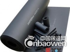 橡塑保温管具有很高的弹性，因而能最大限度地减少冷冻水和热水管道在使用过程中的振 动和 共振。 同时橡塑保温管具又有良好的绕性及韧性，施工中容易处理弯曲和不规则的管道，而且可以省工省料。

编辑摘要
 　　安装方便，外形美观　因本产品富柔软性，安装简易方便。管道安装：可套上后一起安装，也可将本管材纵向切开后再用铝箔胶带粘合而成。对阀门、三通、弯头等复杂部件，可将板材裁剪后，按不同形状包上粘合，确保整个系统的严密性，从而保证了整个系统的保温性。又因本材料外表有橡胶的光滑平整，以及它本身的优异性能，不需另加隔汽层，防护层，减少了施工中的麻烦，也保证了外形美观、平整。当设备或管道检修时，剥离下来的本材料可重复使用，性能不变。 

　　其它优点　橡塑保温管使用起来十分安全，既不会刺激皮肤，也不会危害健康。它们能防止霉菌生长，避免害虫或老鼠啮咬，而且耐酸抗碱，性能优越。这些性能使华美橡塑成为保护管道的理想绝热材料，防止它们因大气介质或工业环境而受到腐蚀。适用温度范围广（-40℃至105℃）耐候性良好，经久实用，具有优良的防火阻燃效果。 

　　橡塑保温管・板：导热系数，在0℃时不超过0.034W/m・k。 

　　表面放热系数达到9W/m2k 

　　橡塑保温板：具有优异的抗水汽渗透能力 湿阻μ≥5,000 既是保温层又是防潮层。 

　　橡塑保温