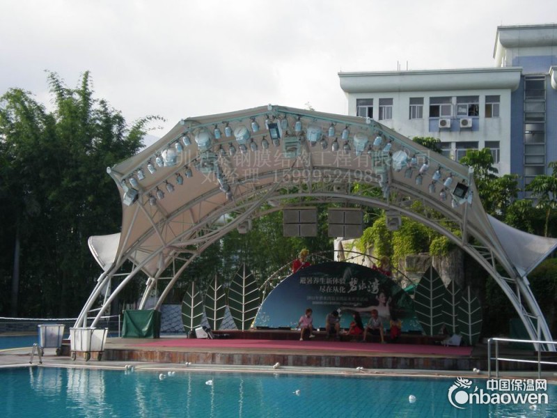 张拉膜品牌承接广东从化度假村舞台膜结构