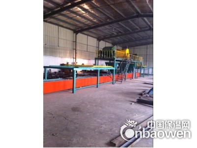 山东鸿翔专业生产FS永久性免拆复合保温外模板设备