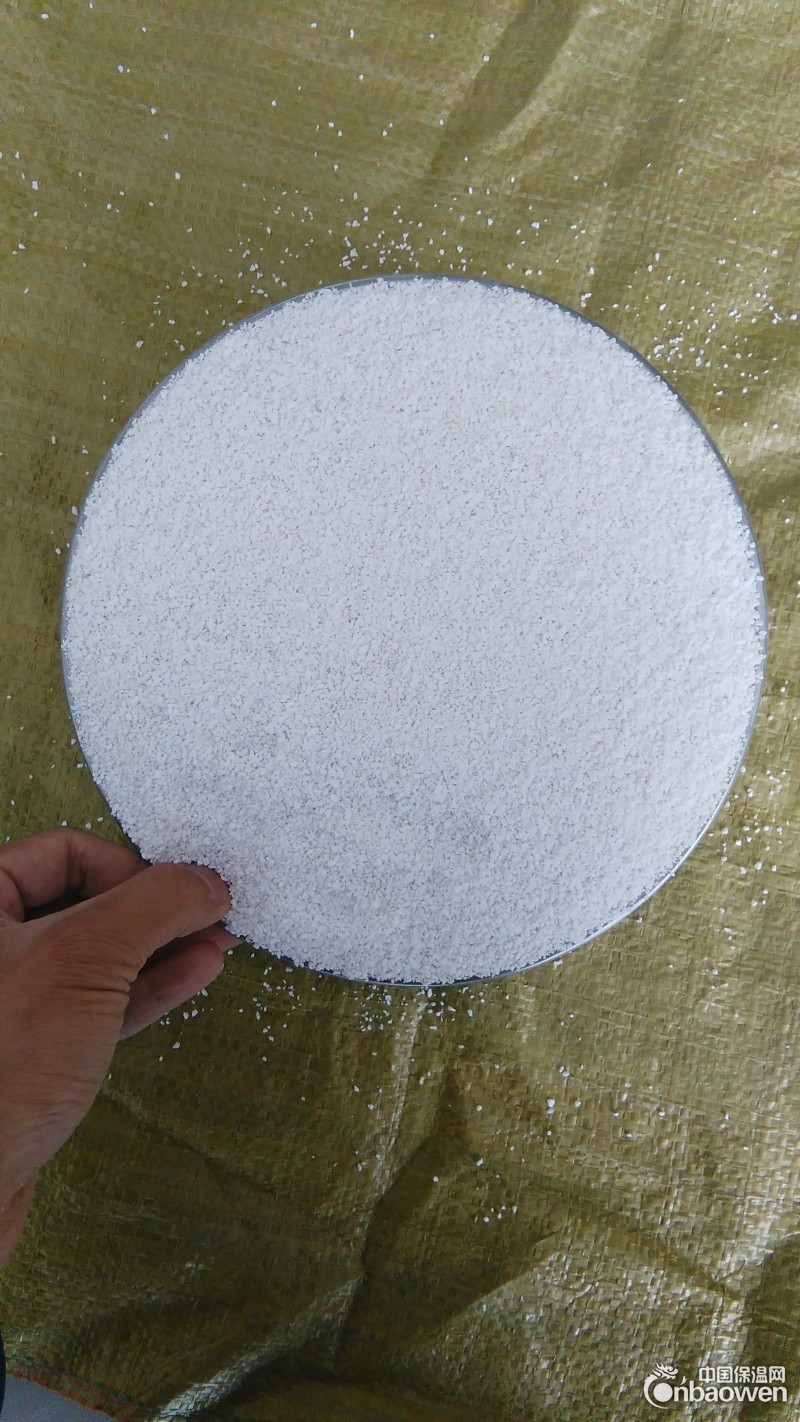 低价直销，珍珠岩优质产品玻化微珠，轻质保温材料