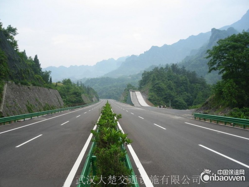 快来武汉大楚采购波形梁护栏吧