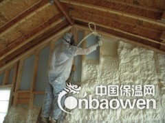 福建喷涂硬泡聚氨酯防水保温_福州喷涂硬泡聚氨酯防水保温
   喷涂硬泡聚氨酯防水保温一体化材料是以异氰酸酯基和多元醇为主要原料，在发泡剂、催化剂、阻燃剂、抗老剂等多种助剂的作用下，通过专用设备均匀混合，高压无气喷涂，现场发泡而成的高分子聚合物硬泡体，是一种集防水与保温隔热性能于一体的新型材料。
