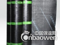 弹性体（SBS）改性沥青防水卷材
产品简介：
SBS弹性体改性沥青防水卷材是以SBS(苯乙烯一丁二烯一苯乙烯)热塑性弹性体改性沥青为浸涂材料，以优质聚酯毡、玻纤毡、玻纤增强聚酯毡为胎基，以细砂、矿物粒料、PE膜、铝膜等为覆面材料，采用专用机械搅拌、研磨而成的高性能防水卷材。
性能特点：
●   不透水性能好，可形成高强度防水层，抵抗压力水能力强；
●	 抗拉强度高，延伸率大，尺寸稳定性能好对基层收缩变形和开裂适应能力强；
●	 耐低温性能好，SBS适用于较低气温环境的建筑防水；
●	 耐穿刺、耐硌破、耐撕裂、耐腐蚀、耐霉变、耐候化性能好；
●	 施工方便，热熔法施工四季均可操作，接缝可靠。
适用范围： 
1、各种工业与民用建筑屋面工程的防水； 
2、工业与民用建筑地下工程的防水、防潮以及室内游泳池、消防水池等的构筑物防水； 
3、地铁、隧道、混凝土铺筑路面的桥面、污水处理场、垃圾掩埋场等市政工程防水； 
4、水渠、水池等水利设施防水； 
施工方法：
◆基层要求：基层必须平整、清洁、干燥、含水率应小于9%，用冷底子油均匀的涂刷基层表面，待其干燥后方可施工。
◆卷材铺贴顺序方向：顺序为先高、后低跨；同等高度先远后近；同一平面从低处开始铺贴。铺贴方向为屋面坡度<3%-15%之间时平行或垂直于屋脊方向铺贴；坡度>15%时垂直于屋脊的方向铺贴。
◆铺贴方法：用火焰喷枪或其他加热工具对准卷材底面和基层均匀加热，待表面沥青开始熔化并呈黑色光亮状态时，边烘烤边铺贴卷材，并用压辊压实。同时应注意调节火焰大小和速度，使沥青温度保持在200-250摄氏度之间。施工完毕后，应再用冷粘剂对搭接边进行密封处理。
◆搭接处理：长边搭接时单屋防水纵横向搭接宽度为≥100mm, 双层防水应≥80mm;短边搭接时单层应≥150mm,双层应≥100mm.同时粘贴要均匀，不可漏熔或漏涂。
◆检查验收：施工完毕后要进行彻底检查，确保水面无鼓泡、皱折、脱落和大的起壳现象，做到平整、美观、从而保持卷材的防水寿命。弹性体（SBS）改性沥青防水卷材
产品简介：
SBS弹性体改性沥青防水卷材是以SBS(苯乙烯一丁二烯一苯乙烯)热塑性弹性体改性沥青为浸涂材料，以优质聚酯毡、玻纤毡、玻纤增强聚酯毡为胎基，以细砂、矿物粒料、PE膜、铝膜等为覆面材料，采用专用机械搅拌、研磨而成的高性能防水卷材。
性能特点：
●   不透水性能好，可形成高强度防水层，抵抗压力水能力强；
●	 抗拉强度高，延伸率大，尺寸稳定性能好对基层收缩变形和开裂适应能力强；
●	 耐低温性能好，SBS适用于较低气温环境的建筑防水；
●	 耐穿刺、耐硌破、耐撕裂、耐腐蚀、耐霉变、耐候化性能好；
●	 施工方便，热熔法施工四季均可操作，接缝可靠。
适用范围： 
1、各种工业与民用建筑屋面工程的防水； 
2、工业与民用建筑地下工程的防水、防潮以及室内游泳池、消防水池等的构筑物防水； 
3、地铁、隧道、混凝土铺筑路面的桥面、污水处理场、垃圾掩埋场等市政工程防水； 
4、水渠、水池等水利设施防水； 
施工方法：
◆基层要求：基层必须平整、清洁、干燥、含水率应小于9%，用冷底子油均匀的涂刷基层表面，待其干燥后方可施工。
◆卷材铺贴顺序方向：顺序为先高、后低跨；同等高度先远后近；同一平面从低处开始铺贴。铺贴方向为屋面坡度<3%-15%之间时平行或垂直于屋脊方向铺贴；坡度>15%时垂直于屋脊的方向铺贴。
◆铺贴方法：用火焰喷枪或其他加热工具对准卷材底面和基层均匀加热，待表面沥青开始熔化并呈黑色光亮状态时，边烘烤边铺贴卷材，并用压辊压实。同时应注意调节火焰大小和速度，使沥青温度保持在200-250摄氏度之间。施工完毕后，应再用冷粘剂对搭接边进行密封处理。
◆搭接处理：长边搭接时单屋防水纵横向搭接宽度为≥100mm, 双层防水应≥80mm;短边搭接时单层应≥150mm,双层应≥100mm.同时粘贴要均匀，不可漏熔或漏涂。
◆检查验收：施工完毕后要进行彻底检查，确保水面无鼓泡、皱折、脱落和大的起壳现象，做到平整、美观、从而保持卷材的防水寿命。