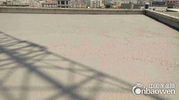 含空气层构造泡粒混凝土