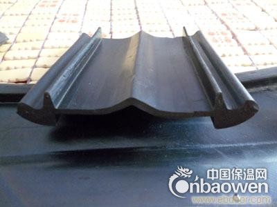 40型桥梁伸缩缝止水胶条施工要点如下