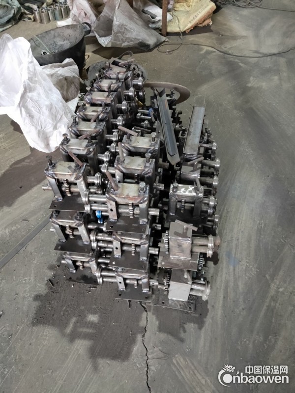 鹰手营子1-1.3米铁皮卷板机-电动卷板机-小型卷板机价格