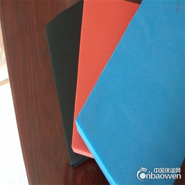 难燃橡塑海绵板每卷什么价格  橡塑保温材料多少钱一捆