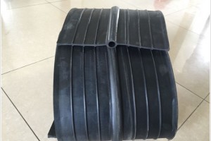 靖江市中埋式橡胶止水带图1