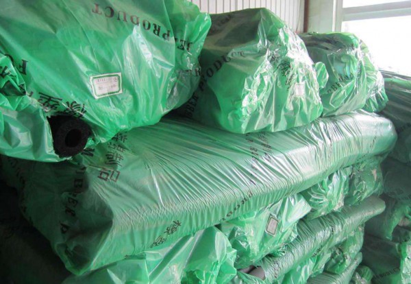 现货供应B2级橡塑保温管 中央空调保温管 价格优惠