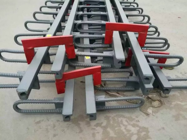 F-80型桥梁伸缩缝施工方法