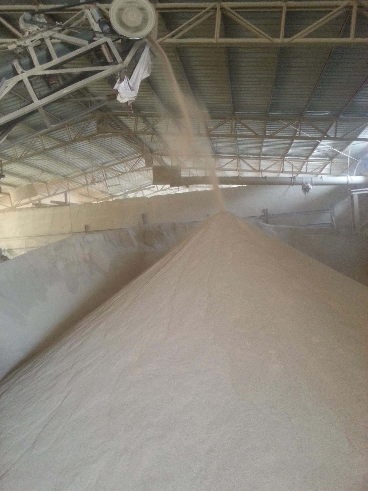 建筑外墙保温砂浆为什么选用石英砂而不使用价格便宜的河沙