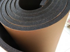 自粘胶橡塑保温板生产厂家自粘胶管道隔音棉价格图4