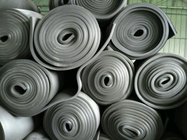 鄭州管城華美B1級橡塑板鋁箔工業管道隔音保溫橡塑海綿板阻燃空調橡塑板