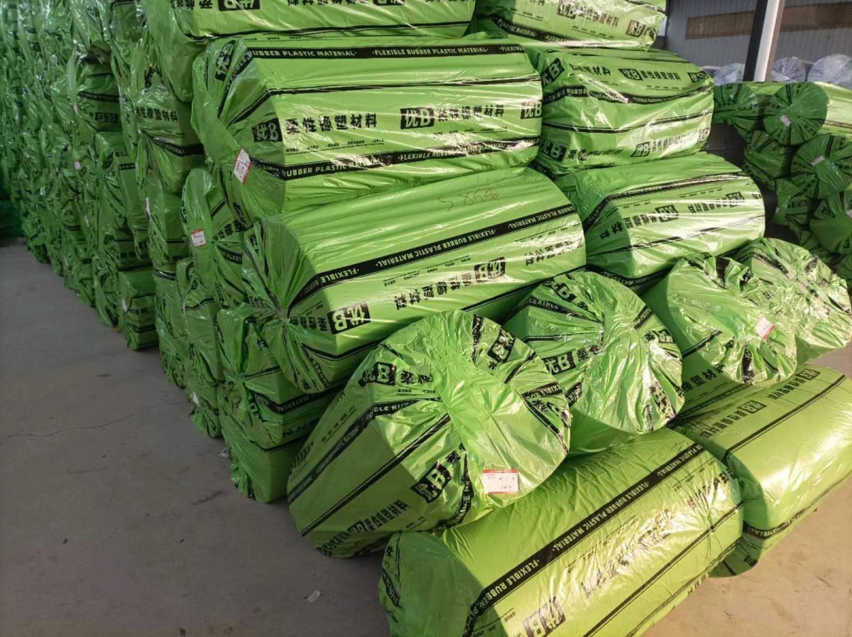 柔性橡塑保温棉价格较低B2级橡塑棉隔热棉吸音棉生产厂家